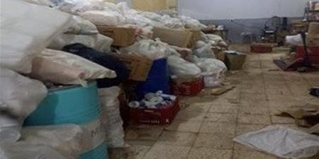 مصنع مستحضرات تجميل مغشوشة بالجيزة، ضبط 6 أطنان مواد خام و11 ألف عبوة مجهولة المصدر