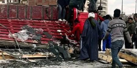 إصابة 3 أشخاص إثر انقلاب سيارة محملة بالزجاج أعلى كوبري سمنود بالغربية