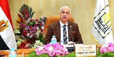 أنا الأحق بالمنصب، دعوى قضائية ضد وزير التعليم العالي تشعل سباق رئاسة جامعة أسيوط