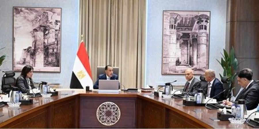 مدبولي يتابع مستجدات الموقف الحالي لمشروعات تحلية مياه البحر وتوطين الصناعة المرتبطة بها