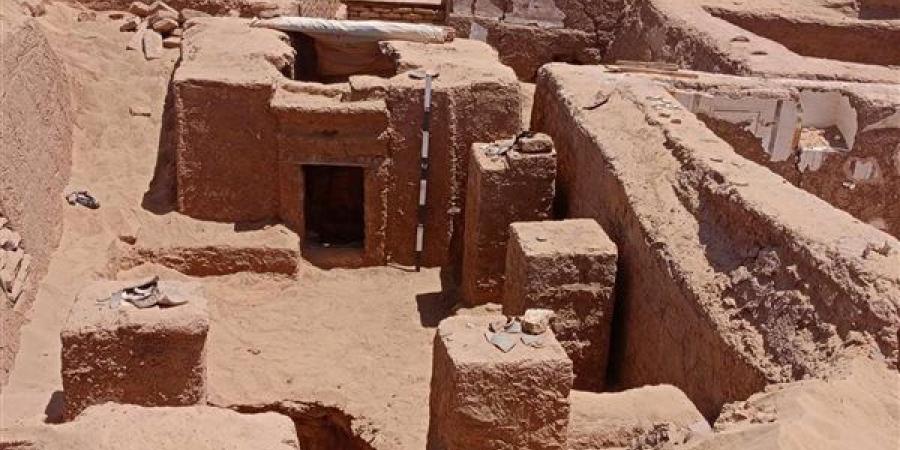 اكتشاف أثري جديد بالوادي الجديد، مقبرة هرمية من العصر الروماني بواحة الداخلة