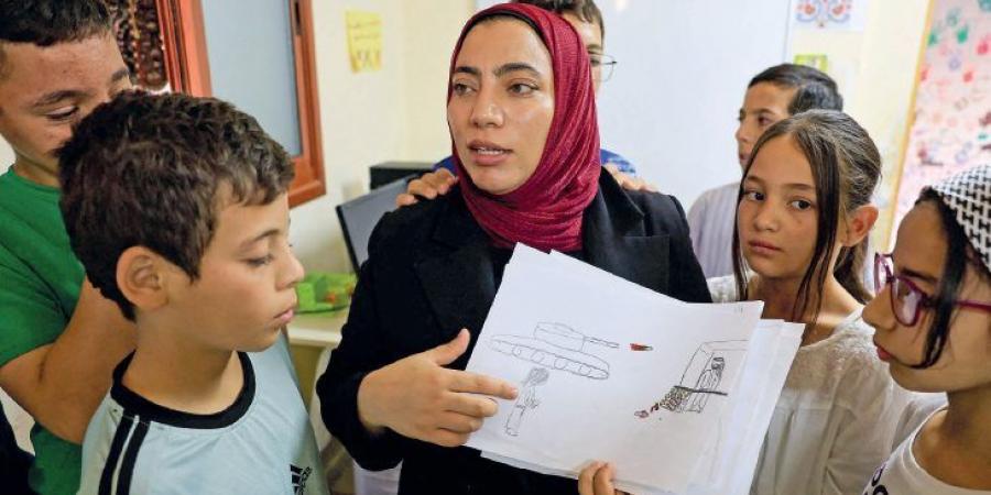 مركز فنون في الضفة الغربية يمنح أطفالا فلسطينيين مساحة للحلم رغم نقاط التفتيش
