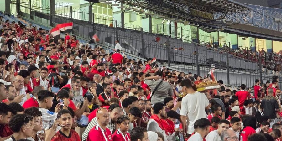 جماهير المنتخب تتوافد على استاد القاهرة استعدادًا لمواجهة أنجولا (فيديو وصور)