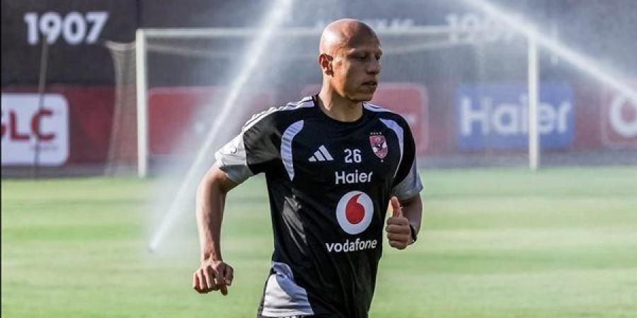 عمرو الجزار يبدأ برنامج العلاج الطبيعي بعد العودة إلى القاهرة
