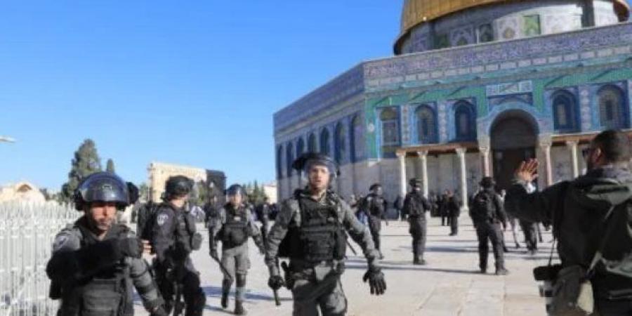 مئات المستوطنين الإسرائيليين يقتحمون باحات المسجد الأقصى من جهة باب المغاربة