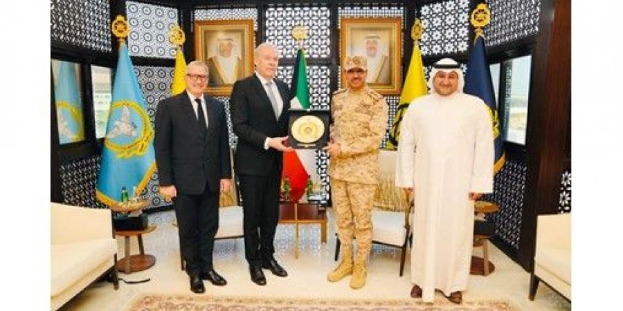 رئيس الأركان بحث مع مسؤول فنلندي التعاون العسكري والموضوعات ذات الاهتمام المشترك