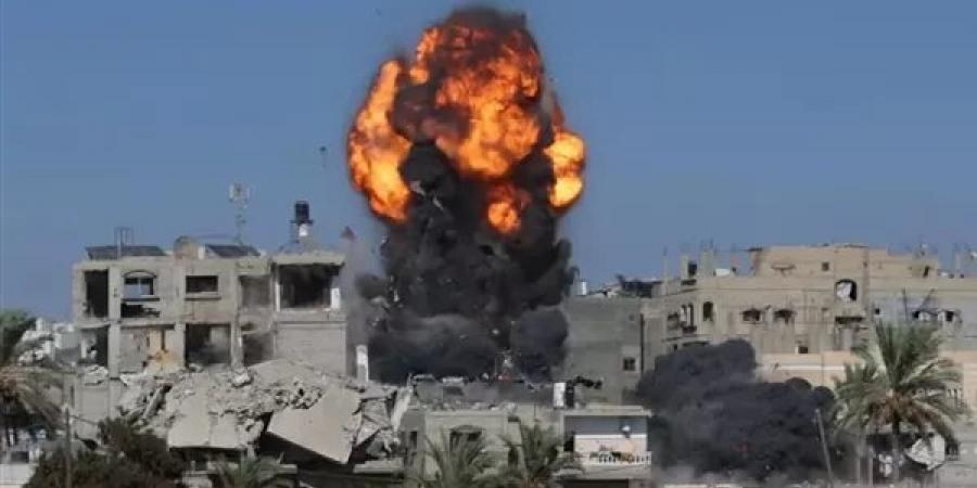 بينهم 4 نساء، استشهاد 5 فلسطينيين في غارة إسرائيلية على شقة سكنية بمدينة غزة