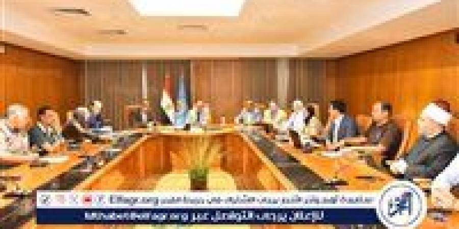 محافظ أسيوط يعقد اجتماعا مع مسئولي حياة كريمة لمتابعة تشغيل المشروعات المنتهية بالمرحلة الأولى