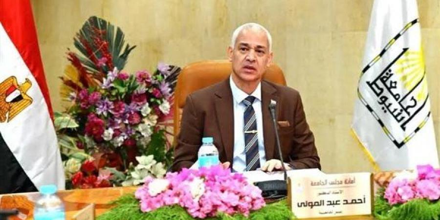 أنا الأحق بالمنصب، دعوى قضائية ضد وزير التعليم العالي تشعل سباق رئاسة جامعة أسيوط