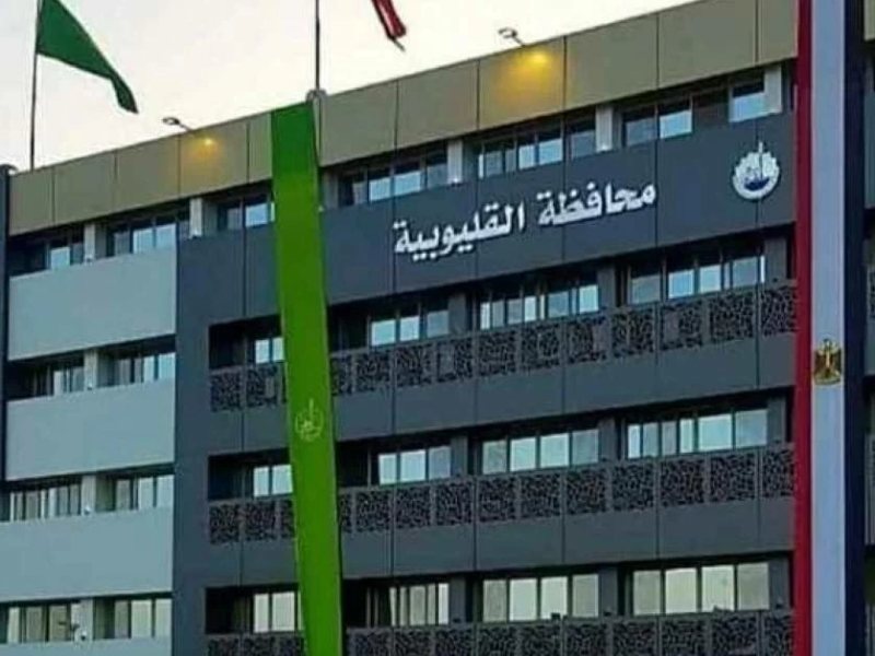 بحث طرح خطوط سير جديدة بموقف شبين القناطر وزيادة أعداد سيارات الأجرة بالقليوبية