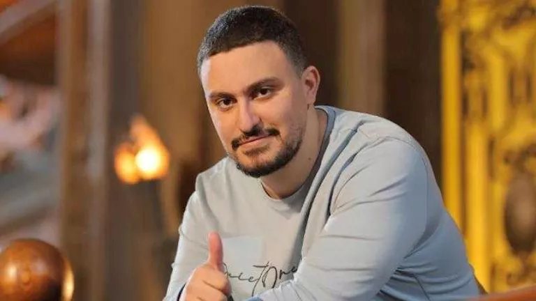 مها الصغير تنشر صورة نجلها ياسين السقا من داخل أحد المستشفيات