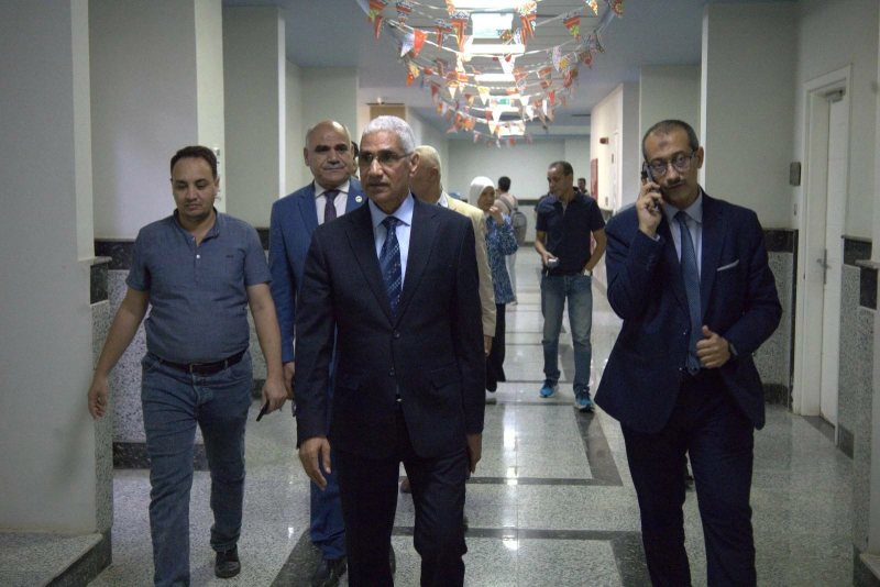 رئيس جنوب الوادي الأهلية يبحث مع مساعد وزير التعليم العالي خطط التوسع في المنشآت التعليمية والرياضية