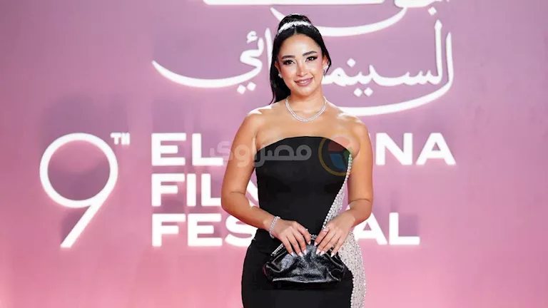 صور..دعاء حكم تتألق على ريد كاربت ختام الجونة السينمائي