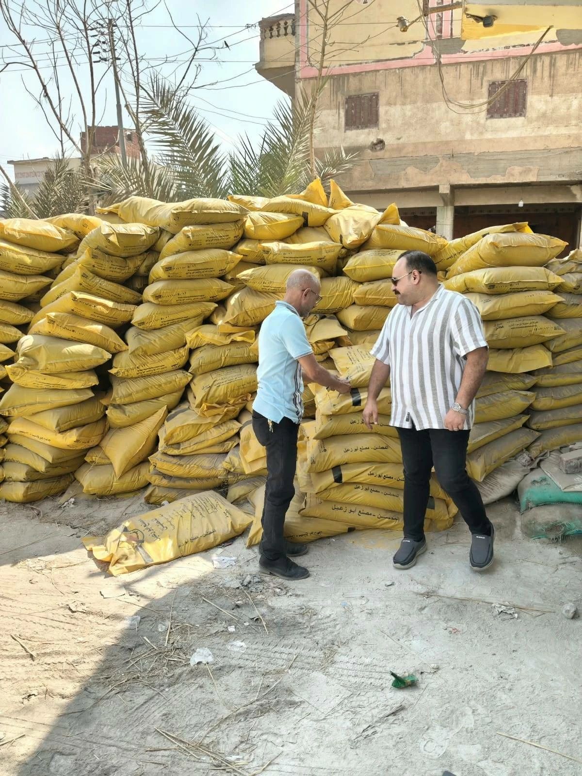 ضبط 20 طن أسمدة زراعية و8156 لتر مواد بترولية في حملات رقابية بالشرقية