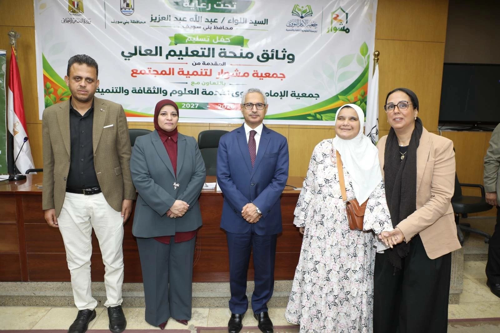 محافظ بني سويف يشهد تسليم المنح الجامعية للطلاب المتفوقين وذوي الهمم من الأسر الأولى بالرعاية