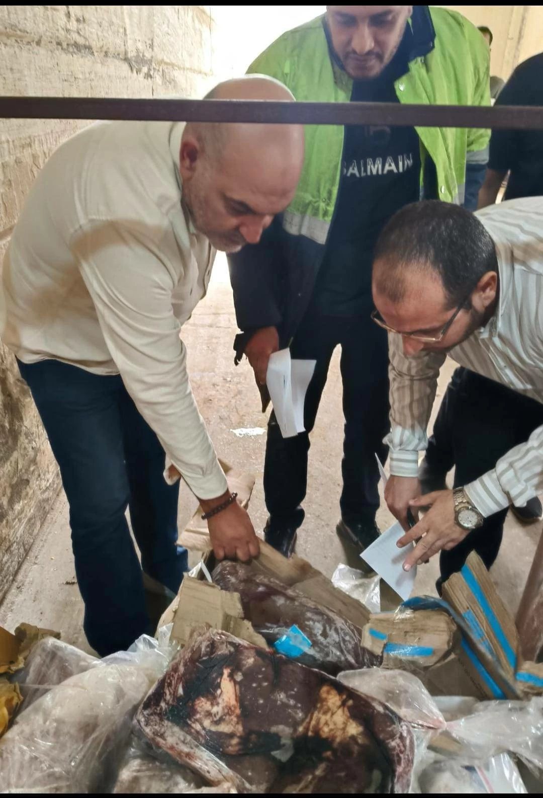 ضبط 1770 كيلو دهون وكبدة فاسدة خلال حملات تفتيش في العبور