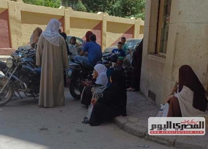 مؤسس «أمهات مصر» تتابع استعدادات امتحانات شهر أكتوبر.. وأولياء أمور: «مش لاقيين وقت بسبب التقييمات»