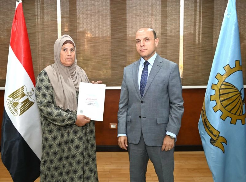 تسليم 8 عقود تقنين لأراضي أملاك الدولة للمستفيدين في الغربية