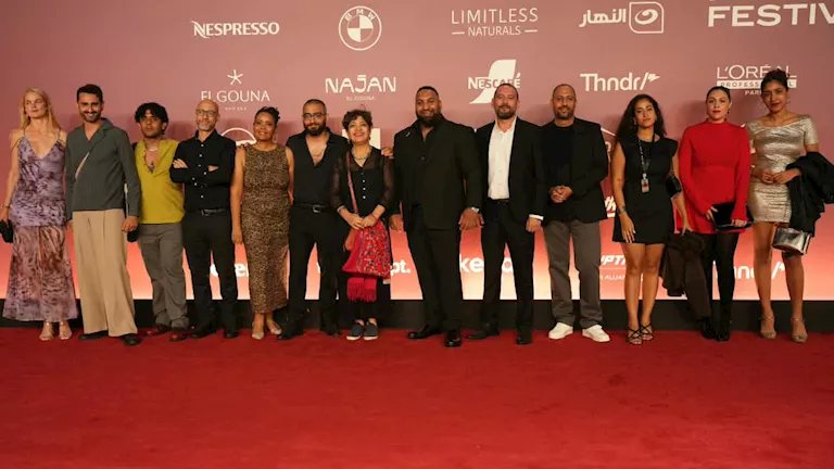 بالصور| فريق فيلم مفيش راجل بيعيط على السجادة الحمراء في مهرجان الجونة السينمائي