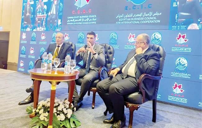 15 رسالة مختلفة من وزير الصناعة إلى الصناع والمجتمع العام
