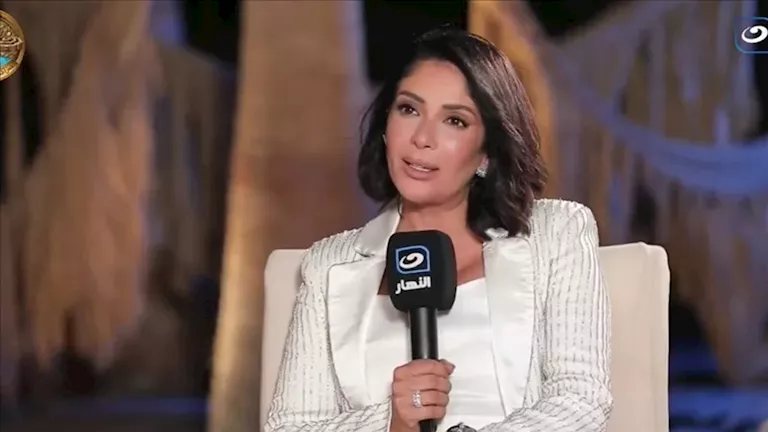 منى زكي: «الست» شرف كبير ليا.. وفخورة أني كنت وسط فريق عالمي