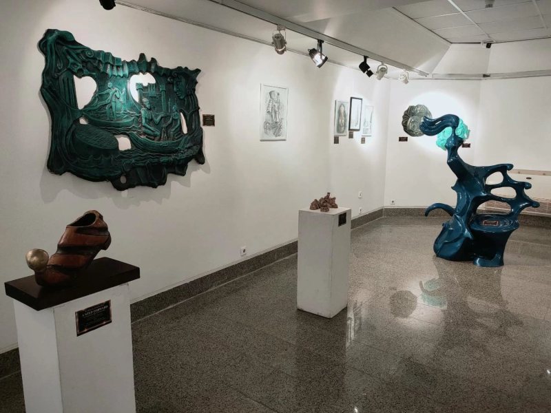 بمشاركة 100 عملًا فنيًا.. افتتاح المعرض السنوي لـ«فنون جميلة الإسكندرية» بمركز محمود سعيد للمتاحف (صور)