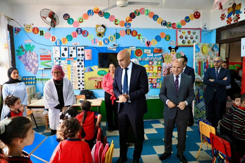 «الإحصاء»: معلم لكل 21 تلميذًا في مصر.. و1.3 مليون معلم يدرسون لـ29.1 مليون طالب