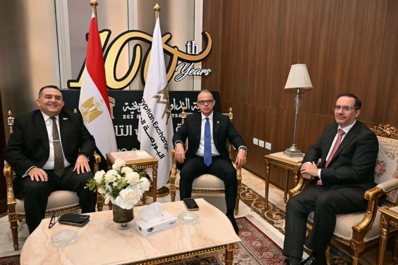 وزير الاستثمار يفتتح جلسة التداول بالبورصة المصرية احتفالا بالأسبوع العالمي للمستثمر