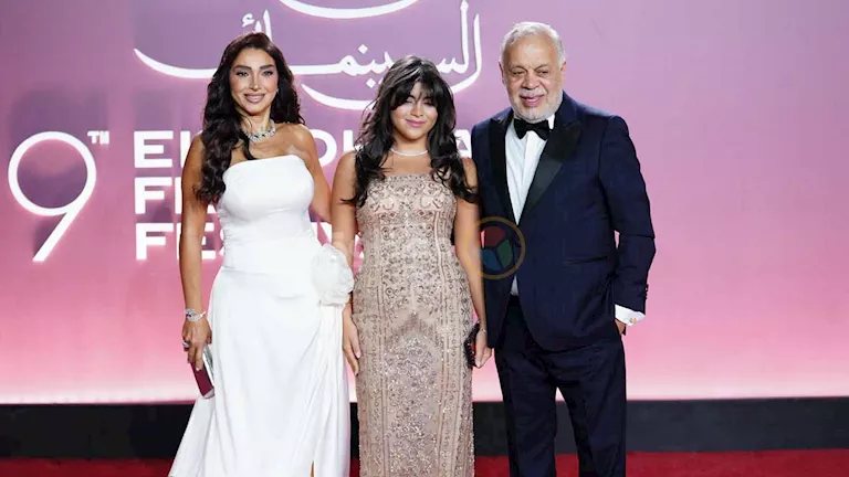 بالصور- روجينا وأشرف زكي وابنتهما مريم على الريد كاربت مع ابنتها وزوجها
