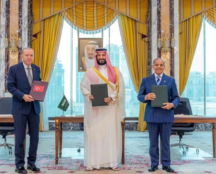 «رويترز»: تركيا تعتزم طلب تفويض من البرلمان لإرسال عسكريين إلى السعودية