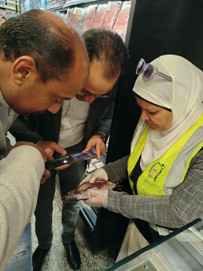 ضربة رقابية استباقية بالفيوم.. ضبط كميات من الفراخ واللحوم والكبدة الفاسدة في حملات تموينية