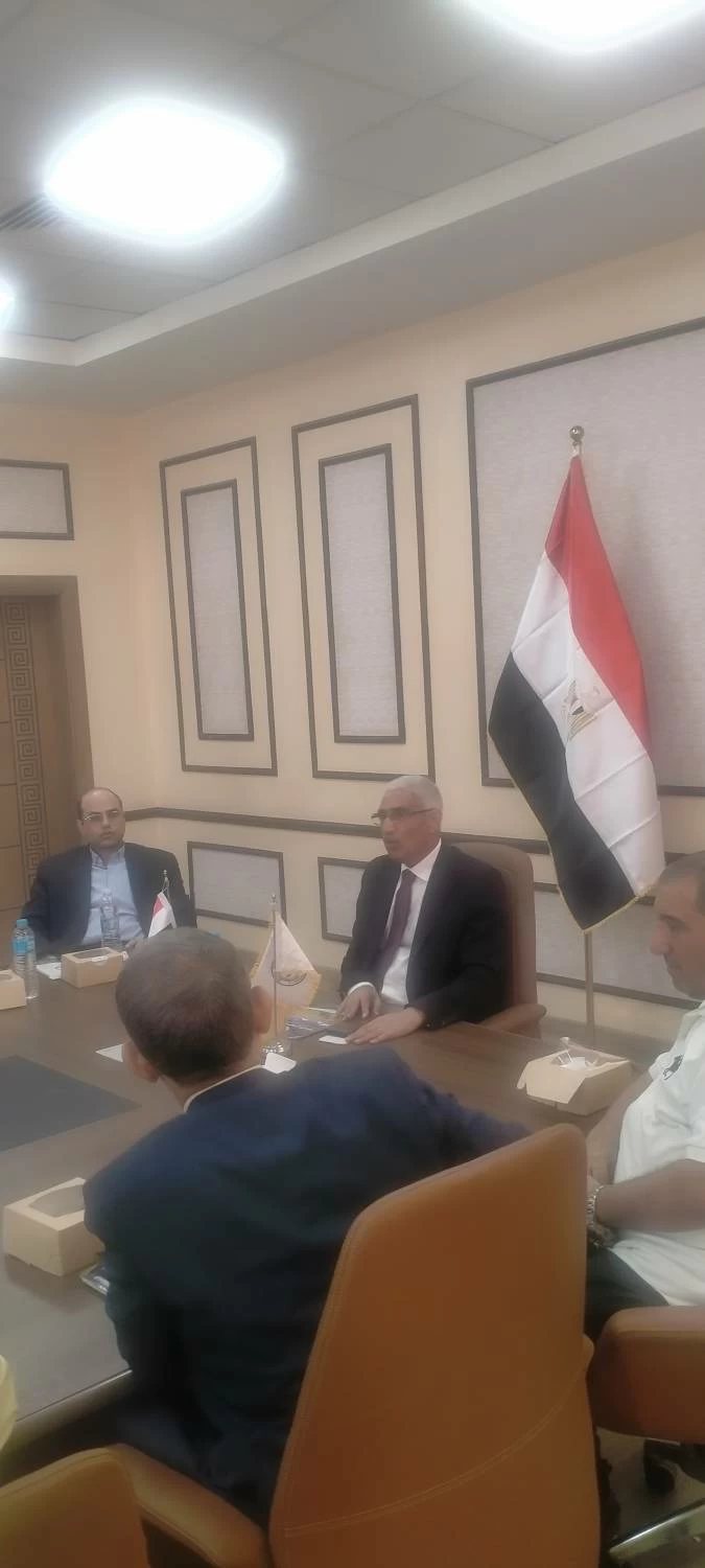 رئيس الجامعة الأهلية بقنا: التوسع فى التشجير وإنشاء صالة رياضية وتوفير سيارات لنقل الطلاب