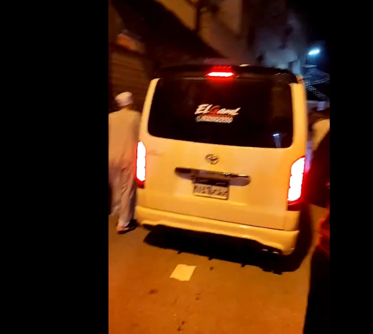 بالحقائب ومتعلقاتها الأخيرة.. تفاصيل وصول جثمان المضيفة عزة رمزي إلى مسقط رأسها في البحيرة