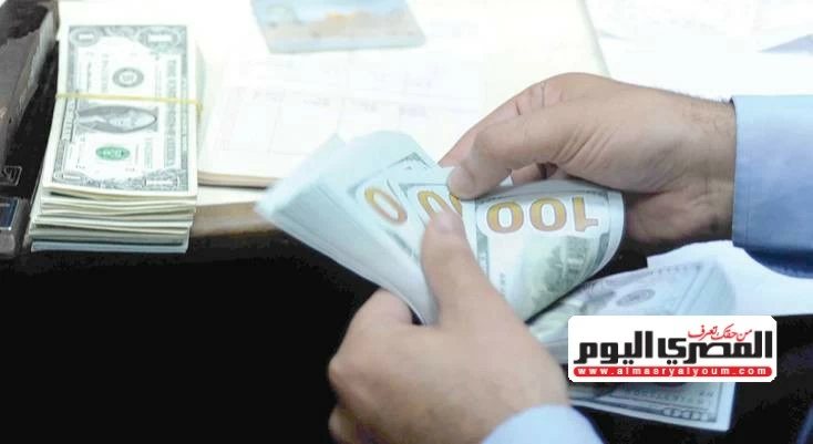 الدولار يرتفع 40 قرشًا ليسجل 55.75 جنيه