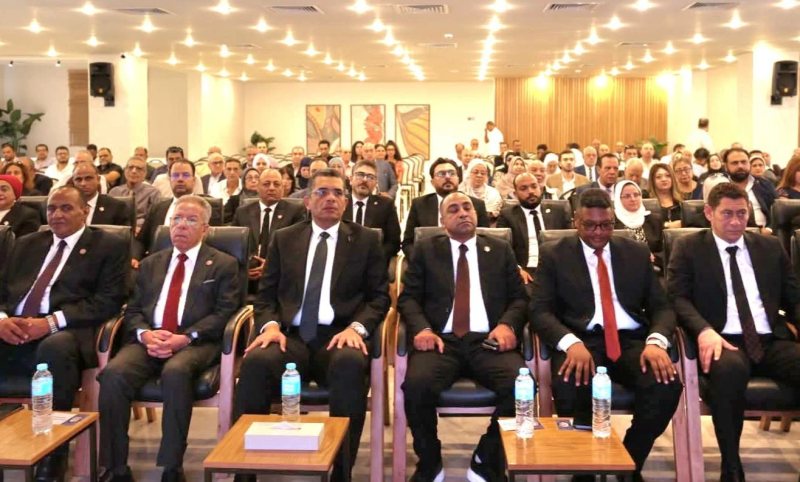 نقيب أطباء مصر: حققنا 90% من مطالبنا بقانون المسؤولية الطبية.. ونرفض تمامًا قواعد قبول الـ50% بالطب
