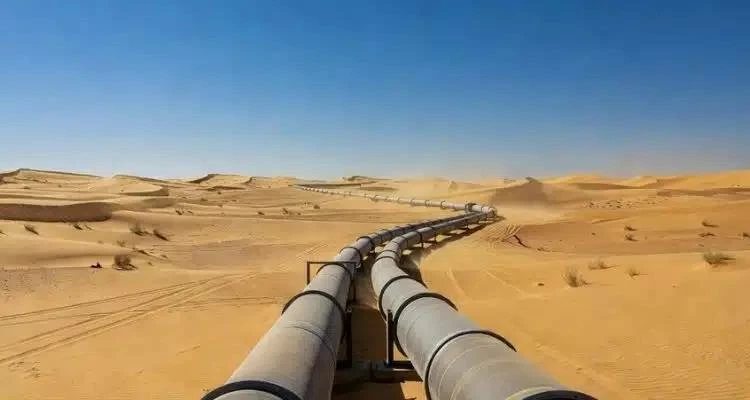 برميل النفط يقترب من مستوى 100 دولار.. واضطراب الإمدادات يرفعان مخاطر السوق العالمية