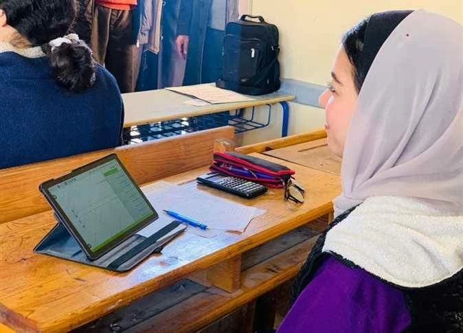 تابلت أولى ثانوي 2026-2027.. التعليم تحدد المستحقين وأوراق وخطوات الاستلام
