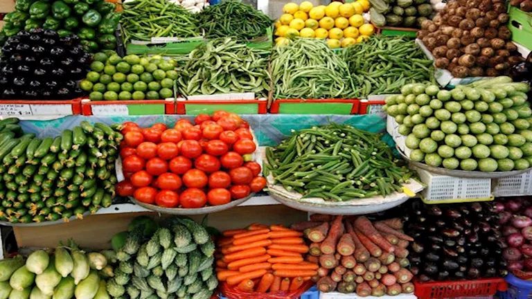 أسعار الخضروات والفاكهة في سوق العبور اليوم.. ارتفاع الطماطم