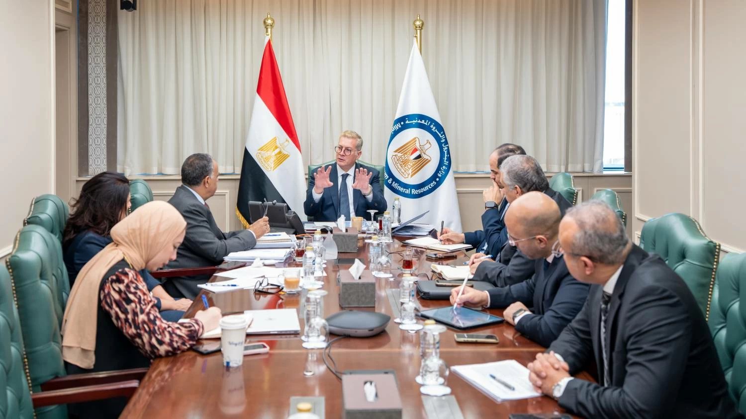 بعد أزمة أسواق الطاقة العالمية.. اجتماع عاجل لوزير البترول لمناقشة احتياجات السوق المحلي من الغاز والبنزين