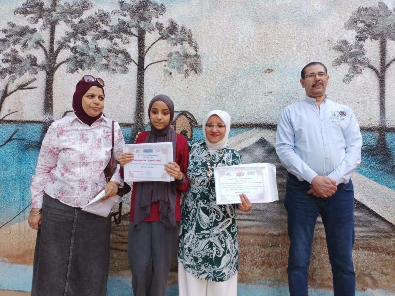 بعد تكريم طالبة بمدرسة الخياط الإعدادية.. محافظ أسيوط: الإعاقة لا تحول دون الإبداع والنجاح والتميز