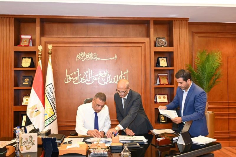 اعتماد عدد من عقود تقنين الأراضي بدهب.. وتوجيهات بإنجازاستكمال الإجراءات