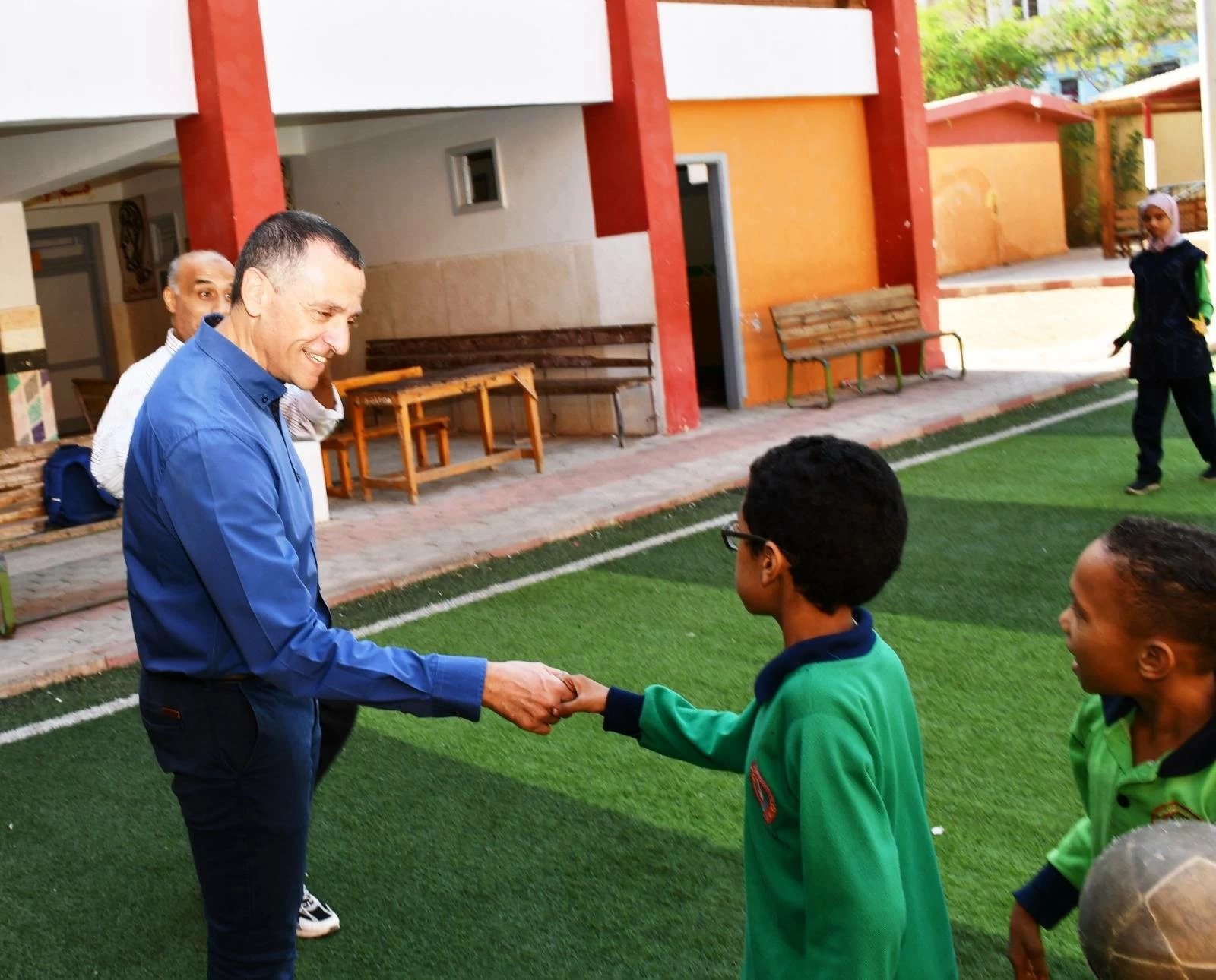 توجيهات بتوفير المستلزمات اللازمة لطلاب مدرسة الأمل للصم وضعاف السمع بأسوان