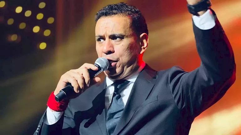 محمود الليثي يكشف سر إقامته الدائمة في الفندق برفقة أولاده