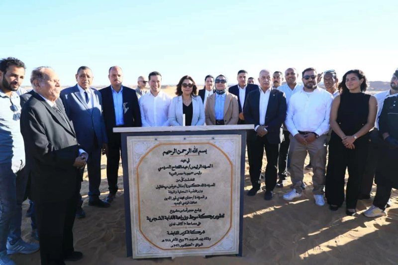 وزيرة التنمية المحلية والبيئة ومحافظ الوادي الجديد تضعان حجر أساس تطوير بحيرة موط والغابة الشجرية بالداخلة