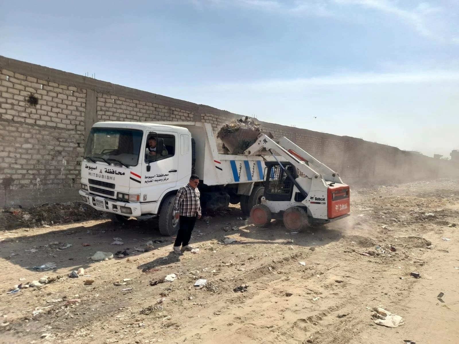 رفع 90 طنًا من المخلفات والقمامة بحملة مكبرة بمركز الغنايم في أسيوط