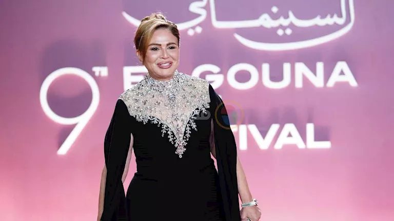 إلهام شاهين في "الجونة السينمائي": محمد خان قالي لو اشتغلت معاكي هقتلك