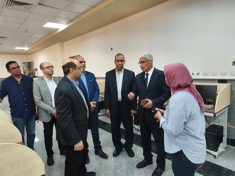 رئيس جامعة جنوب الوادي الأهلية يتفقد مبنى العلوم الإنسانية ويوجه بسرعة تشغيل معمل اللغة