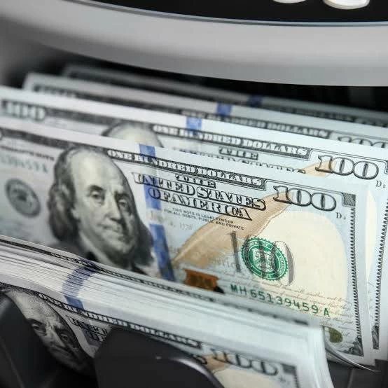 الدولار يقفز بـ 1.08 جنيه رغم انتعاشة الأموال الساخنة بـ 328.5 مليون دولار خلال أسبوع (تفاصيل)