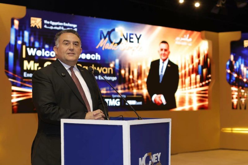 كيف يتجنب المستثمرون الجدد في البورصة مخاطر السوق؟.. عمر رضوان يجيب