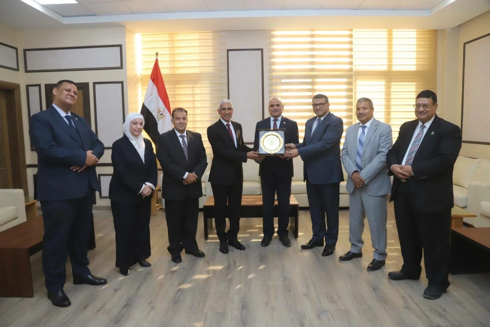 مجلس أمناء جامعة جنوب الوادي الأهلية يبحث تطوير المنظومة التعليمية وتعزيز حوكمة الأداء المالي